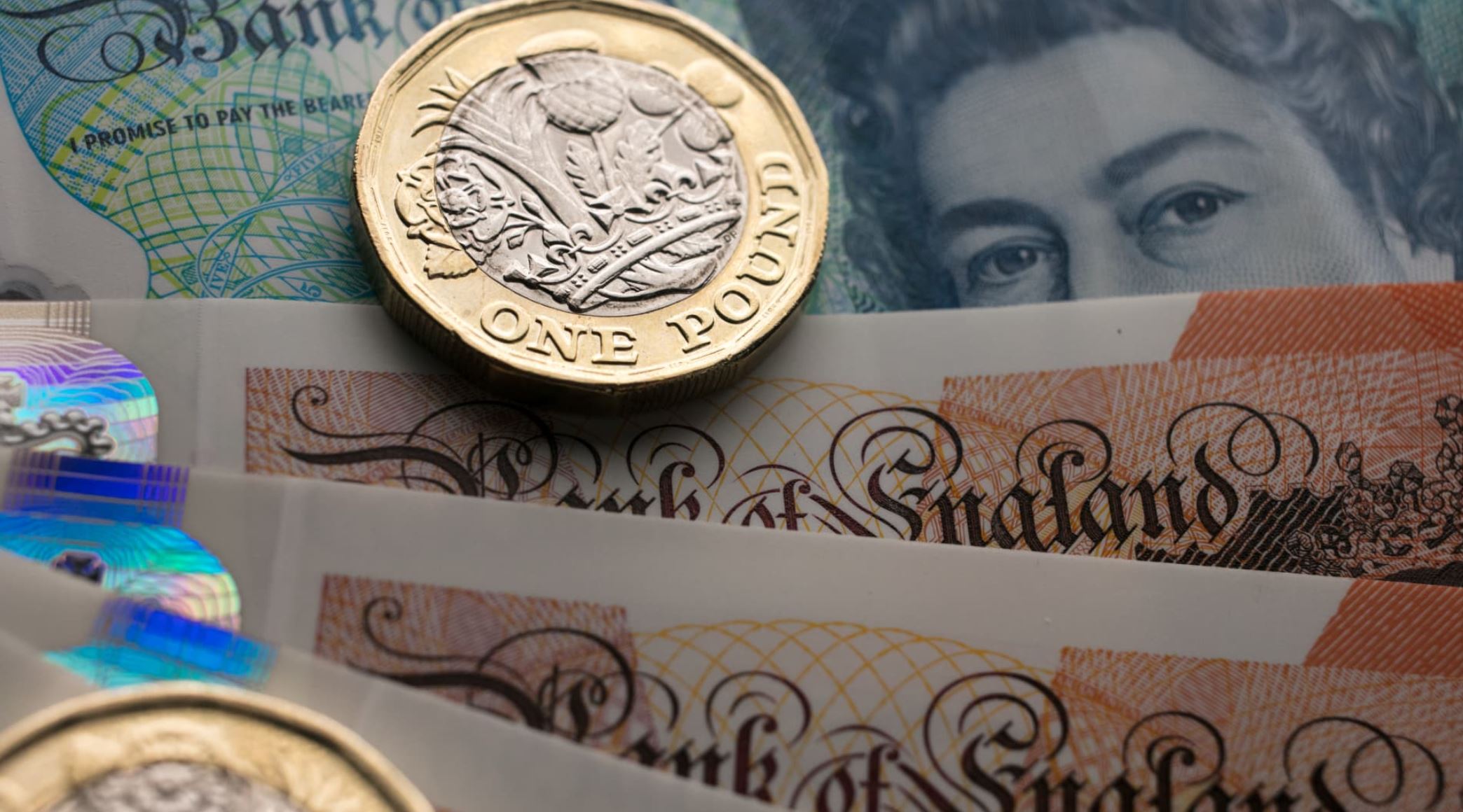 The Bank of England cuts its main interest rate to 4%, the lowest level ...
