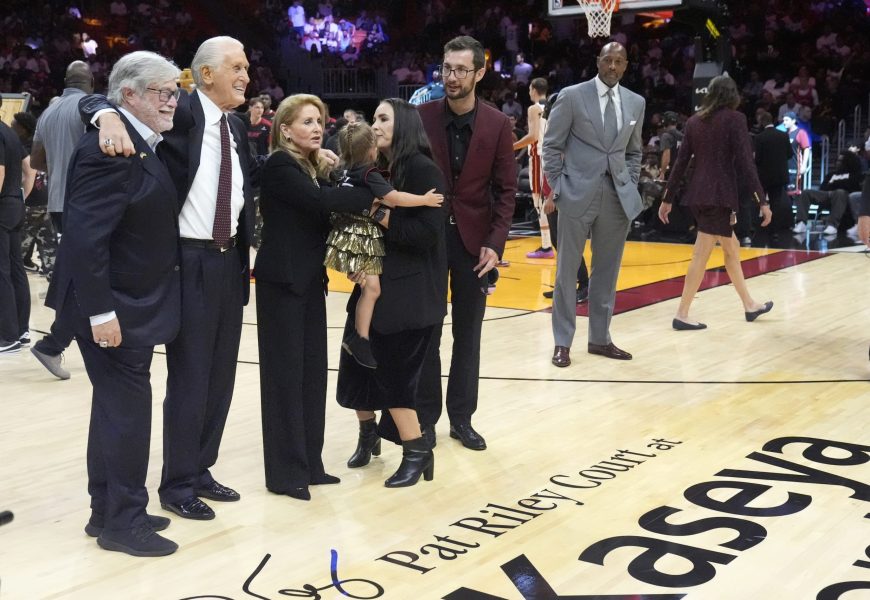 Pat Riley Court unveiled, and the Heat president is emotional as it ...