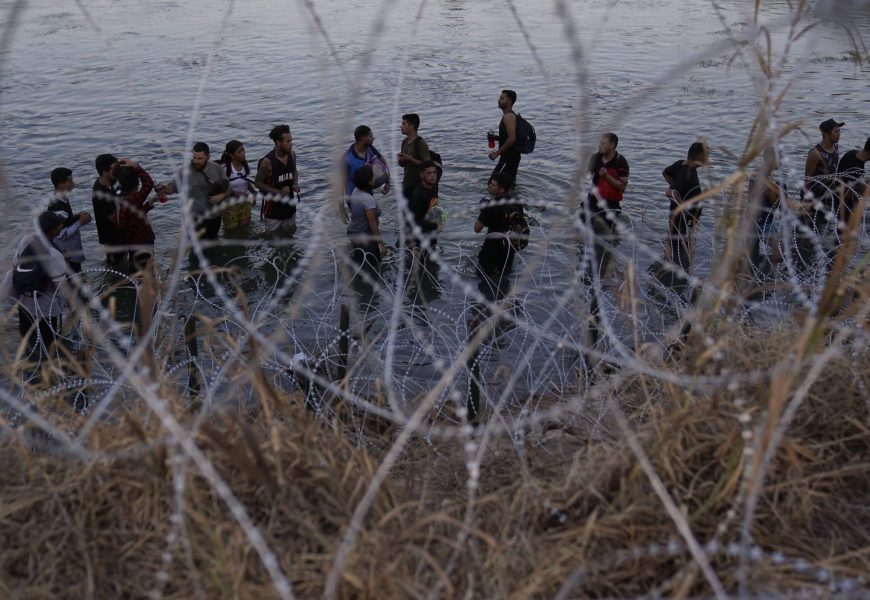 Court backs Texas over razor wire installed on US-Mexico border - News.net