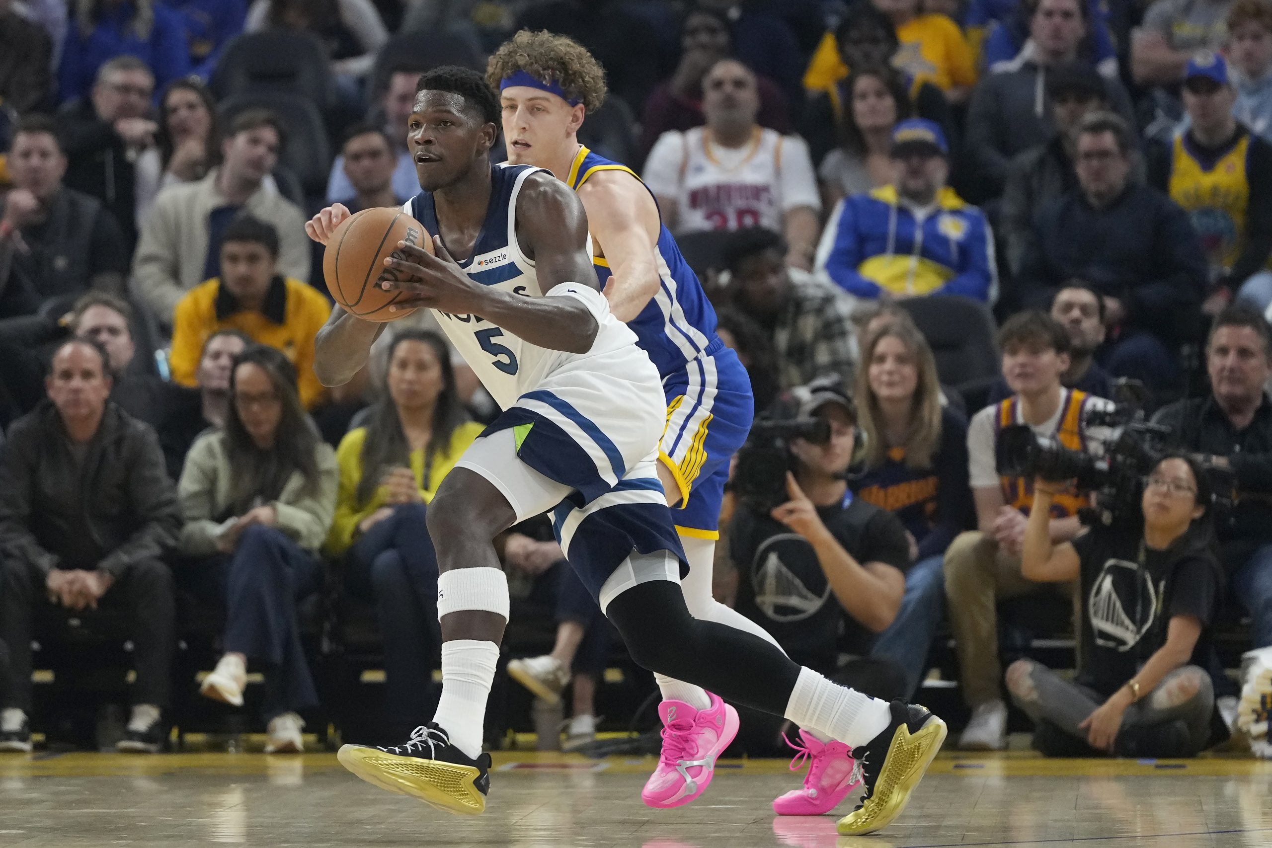 Anthony Edwards has 30 points and 9 assists in the Timberwolves' 107-90 ...