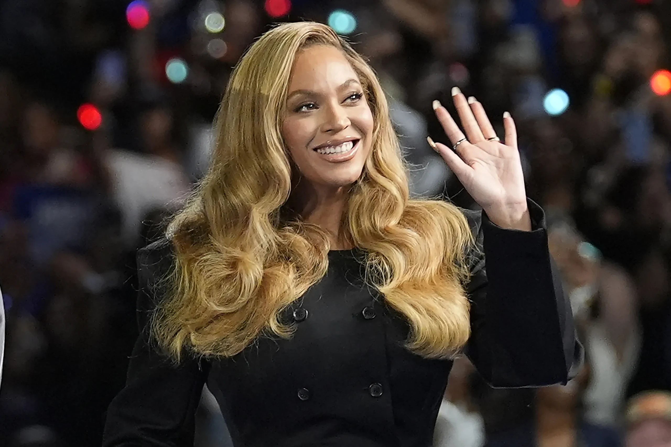 Beyoncé and Jay-Z become the main event as Paris crowns celebrity the ...