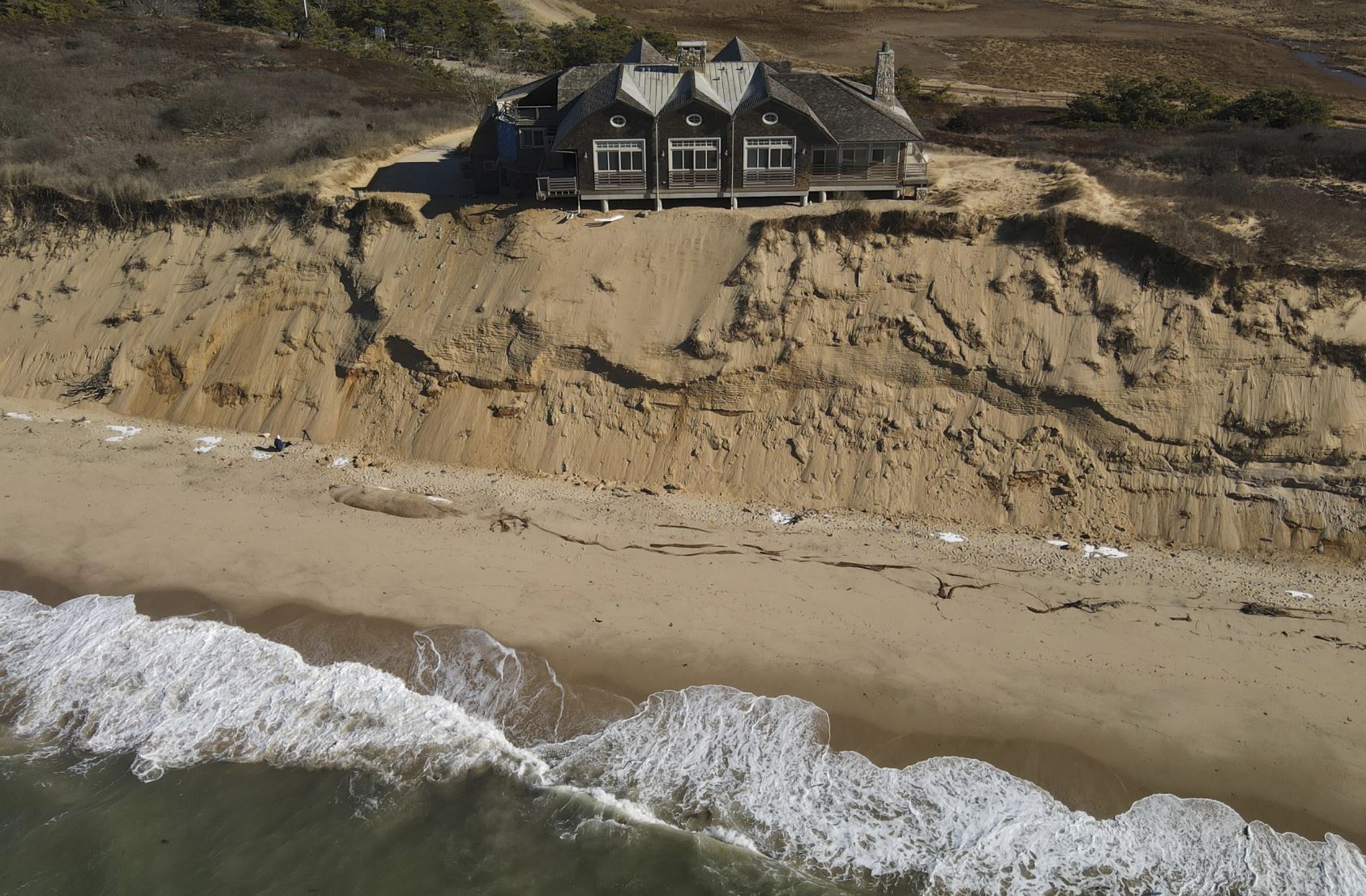 Luxury home falling into Cape Cod Bay – News.net