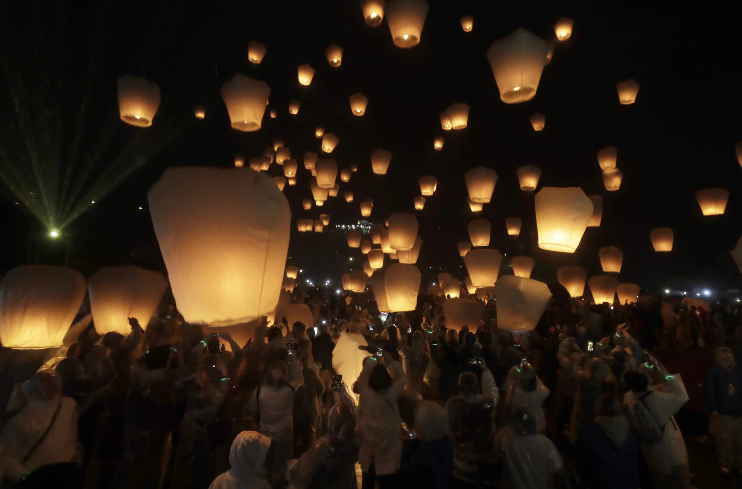 Thousands in Taiwan and China celebrate the Lantern Festival with high ...