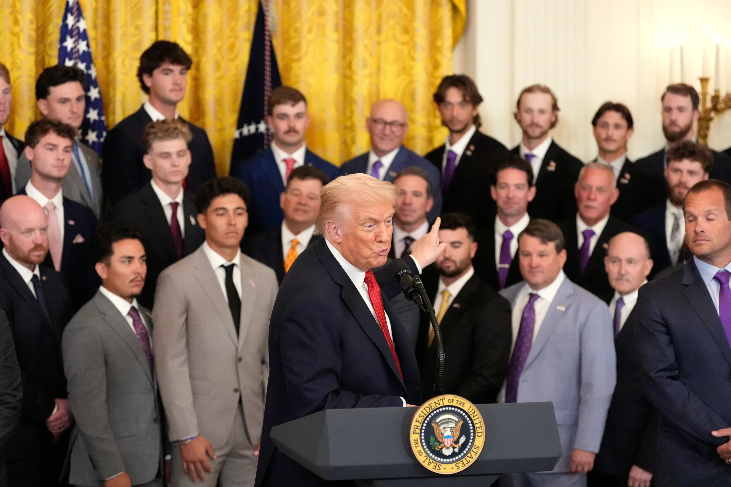 Trump honors 2025 college baseball champs LSU and LSU-Shreveport – News.net