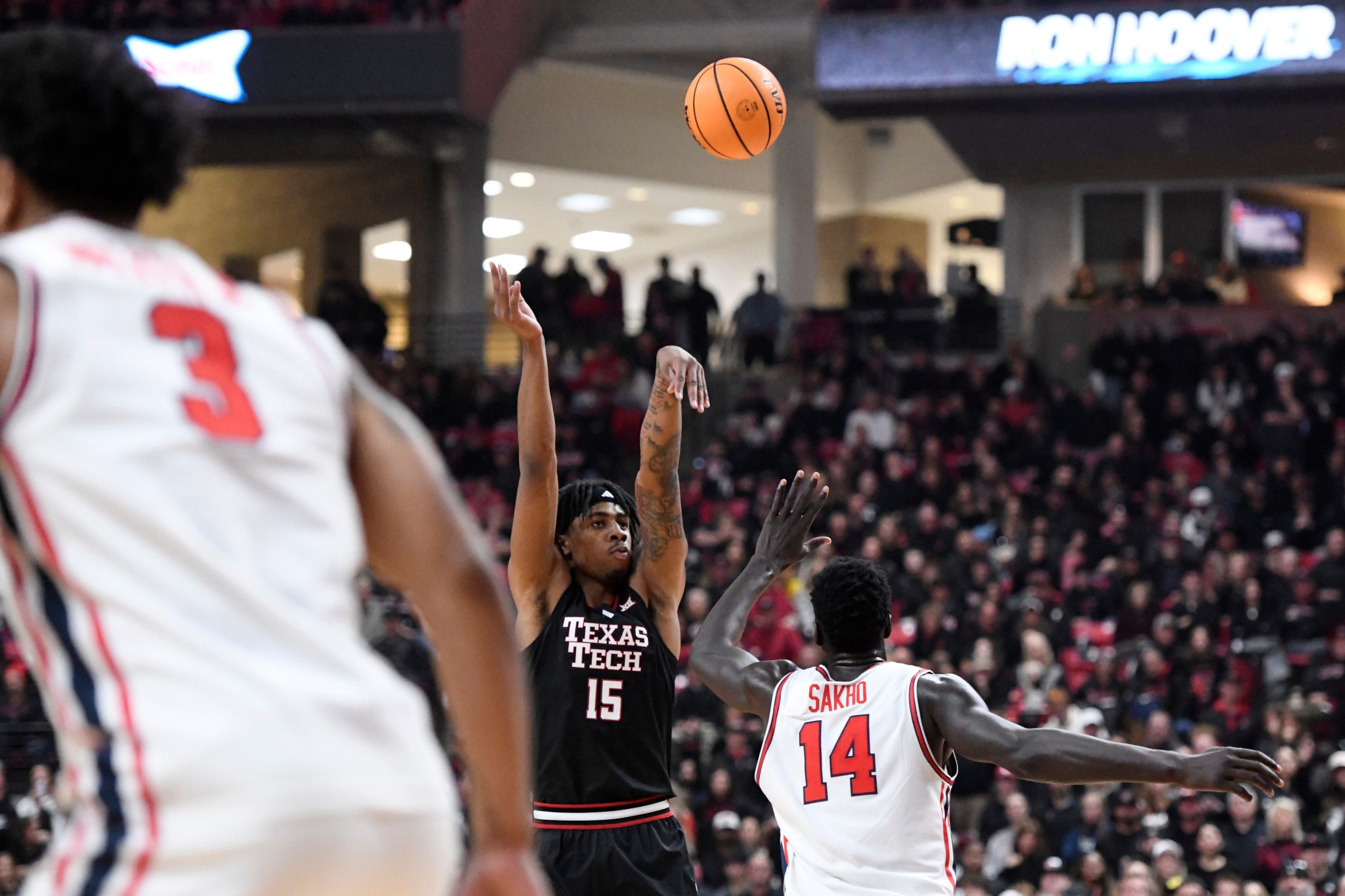 Toppin 31 points as No. 12 Texas Tech wins 90-86 to end No. 6 Houston’s